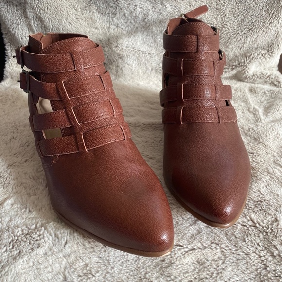 Clarks booties tan leather BRAND NEW - Picture 2 of 9